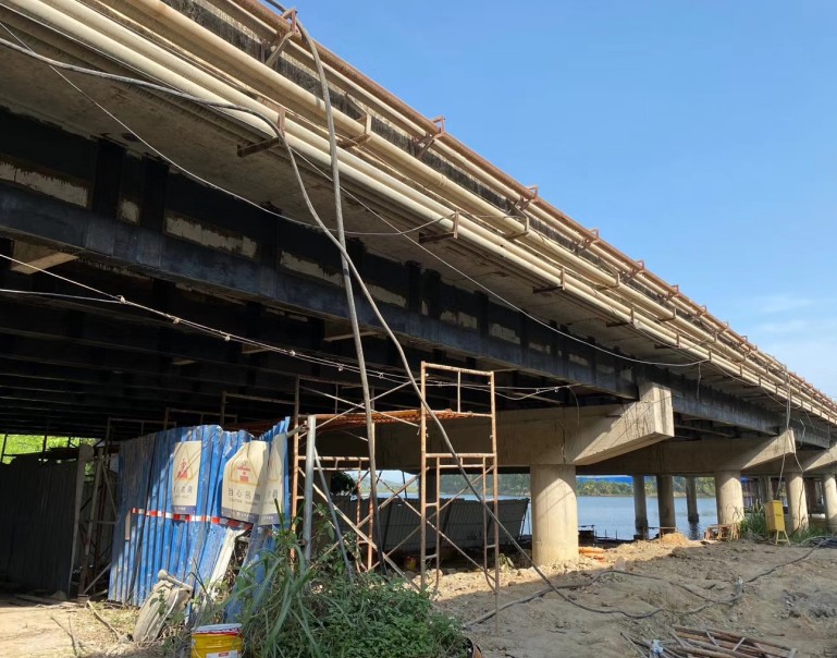 金银川路街道桥梁碳纤维加固